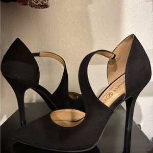 Chinese Laundry Black Heels Elegant Design